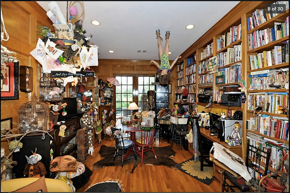 casas horribles, biblioteca