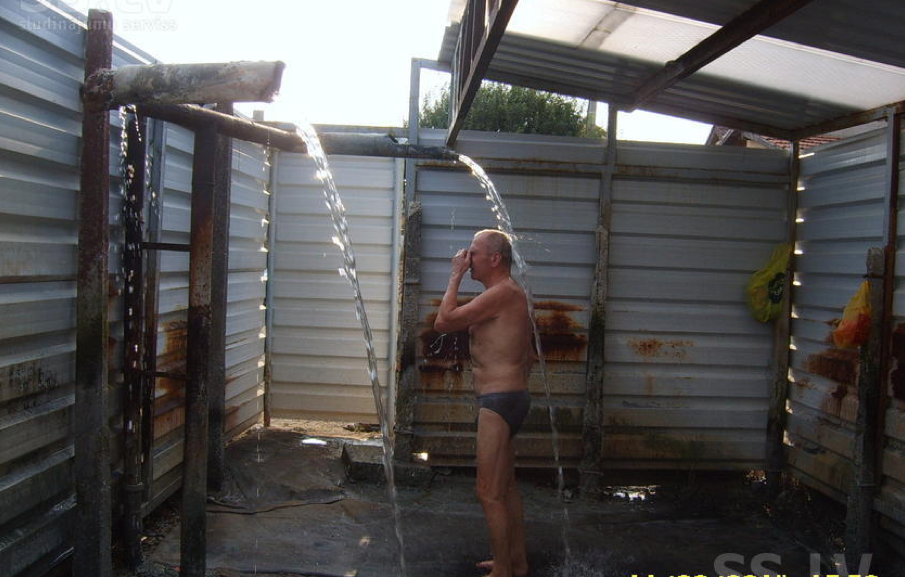 casas horribles, ducha